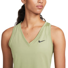 Cargar imagen en el visor de la galería, Camiseta Nike Court Victory P/dama (CV4784-334)
